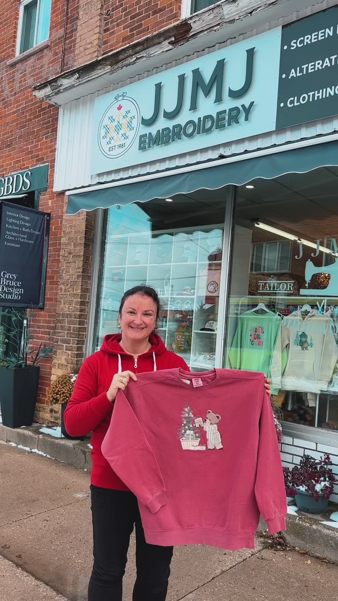 Load video: Embroidered Cozy Christmas Bear Sweatshirt – Premium Holiday Gift